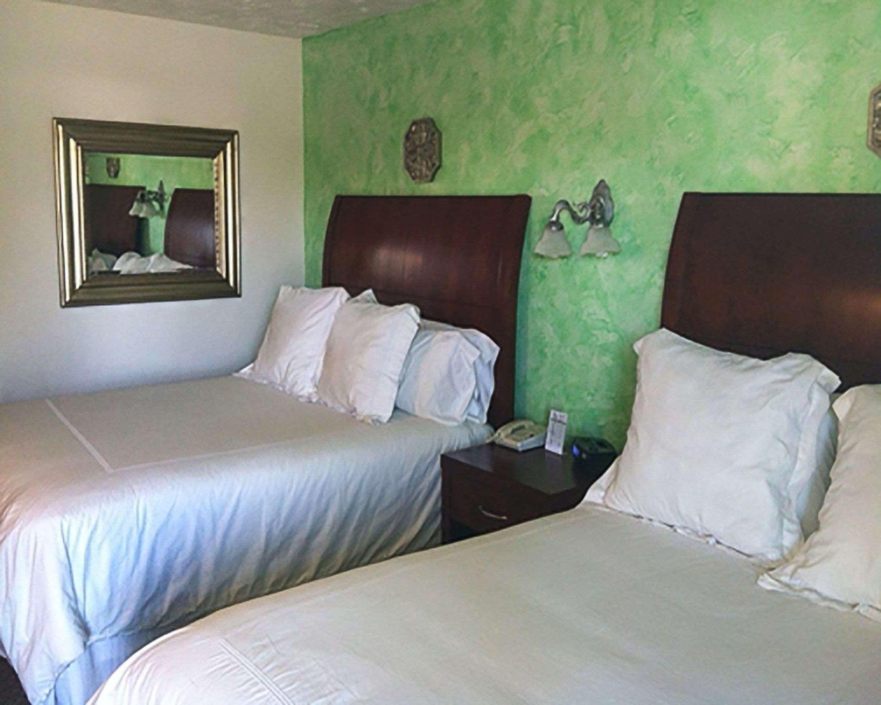 The At Baechtel Creek 3*