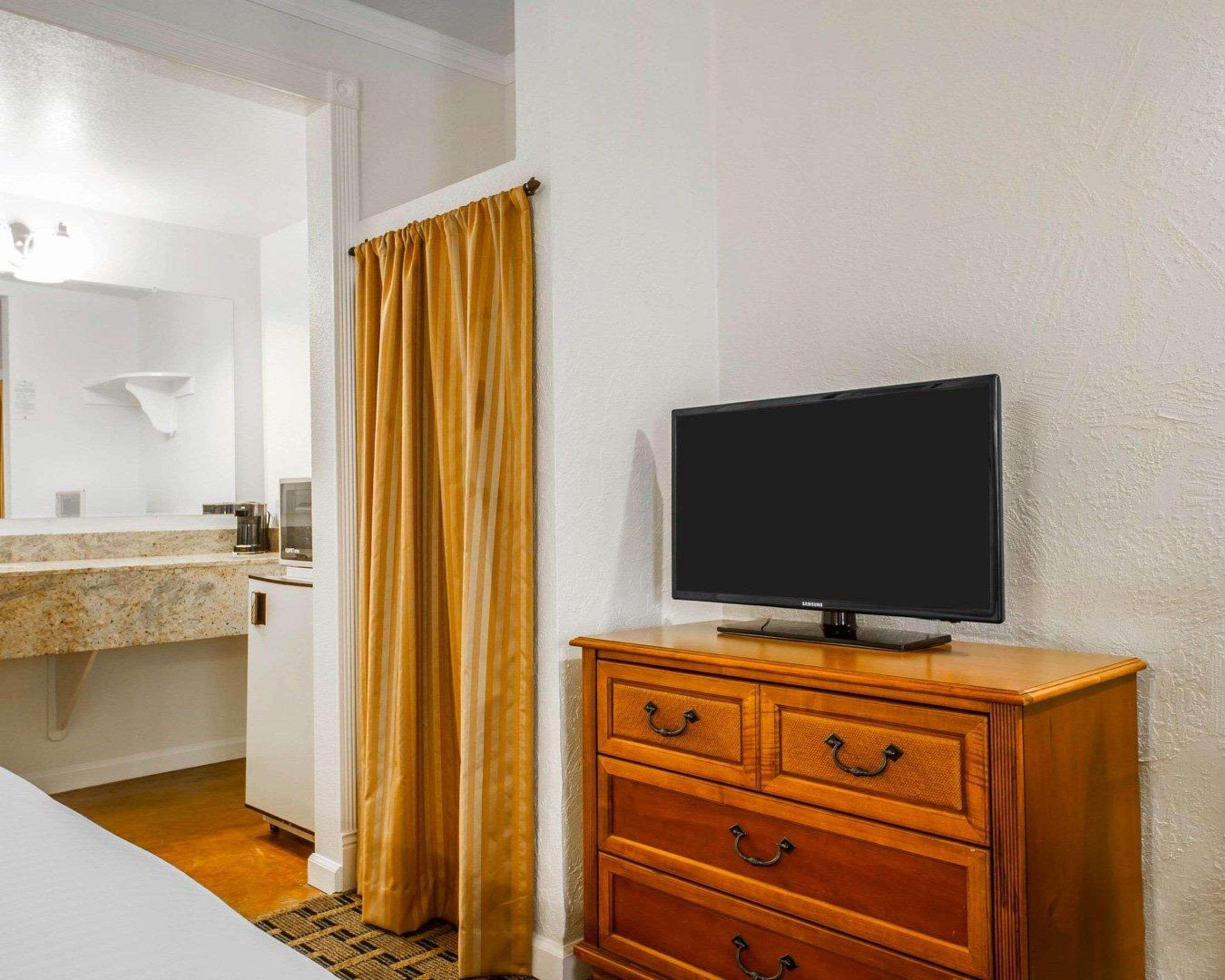 The At Baechtel Creek Hotel Willits