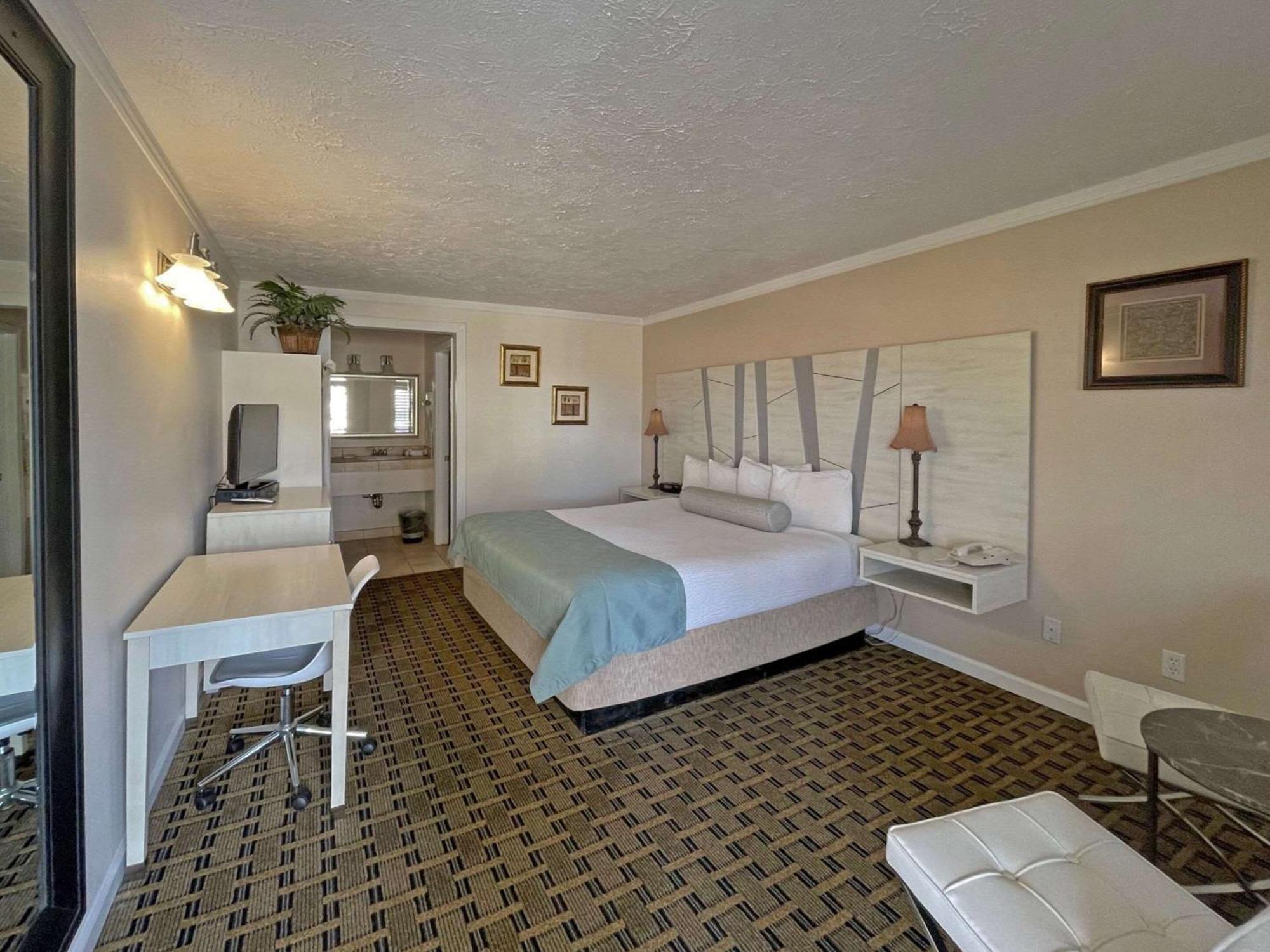 The At Baechtel Creek Hotel Willits