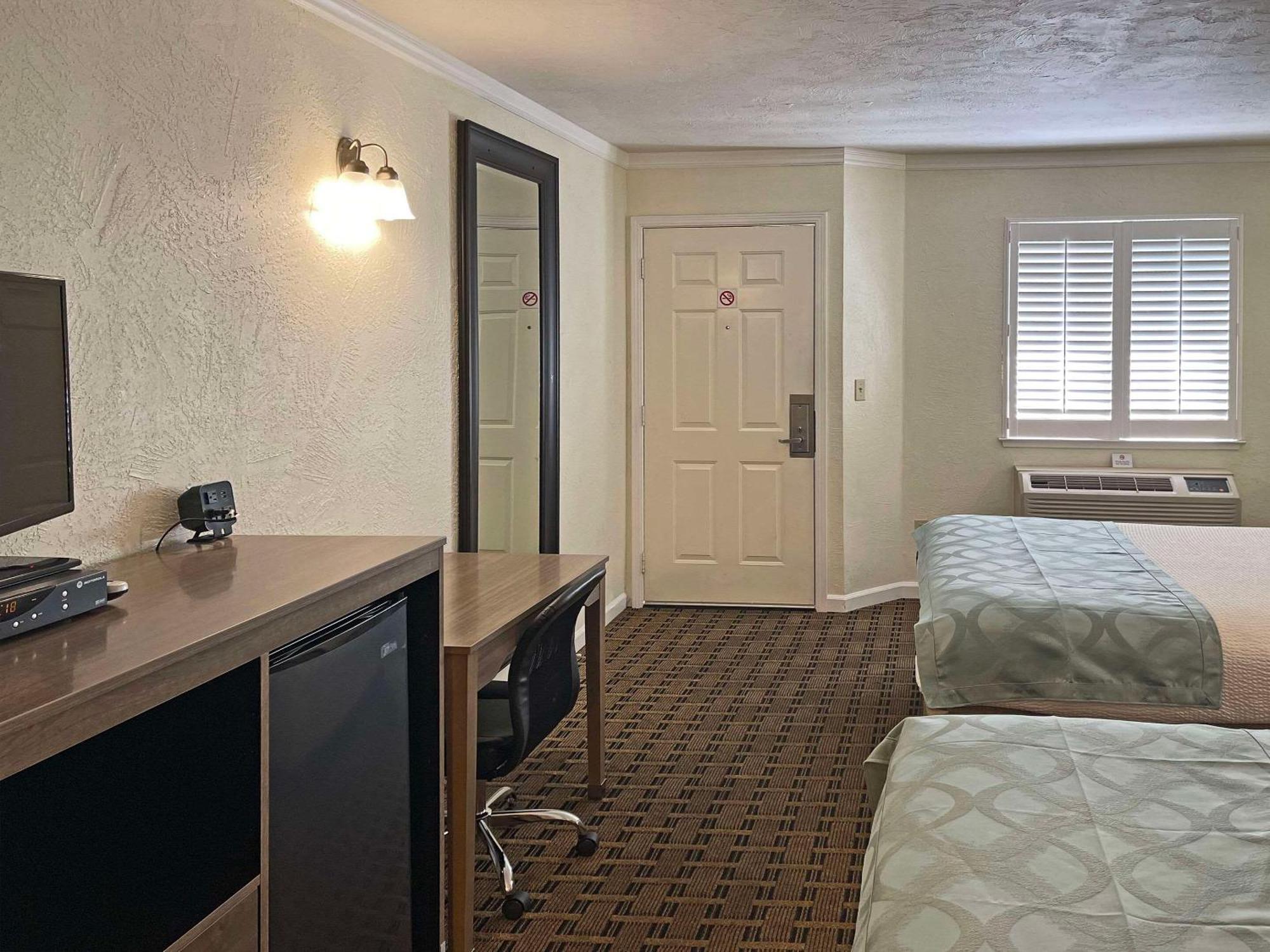 The At Baechtel Creek Hotel Willits